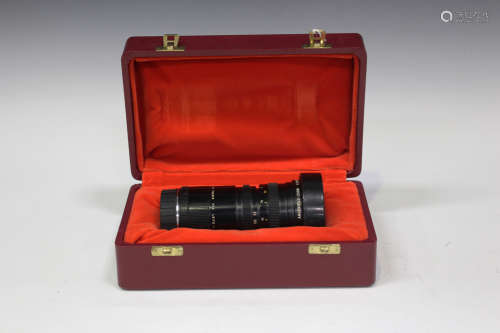 A P. Angenieux 1:2.8/45-90mm zoom lens, No. 1434831, made in France for Leitz-Leicaflex, with