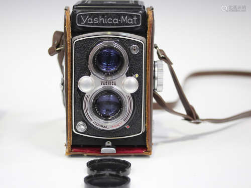 A Yashica-Mat twin lens reflex camera, serial No. 'MT4100291', with Yashin 1:3.2 f=80mm and Yashinon