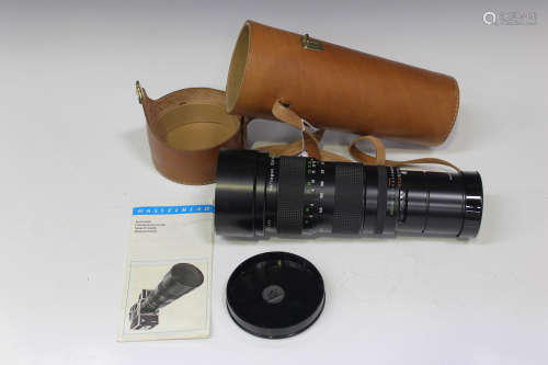 A Hasselblad Schneider-Kreuznach Variogon C 5.6/140-280 lens, serial No. 13 895 432, with original