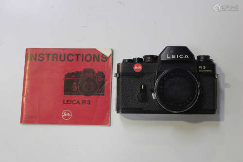 A Leica R3 electronic camera body, serial No. 1488380, with instructions booklet.Buyer’s Premium