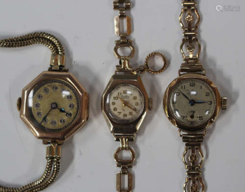 A Verity 9ct gold cased lady's wristwatch on a 9ct gold bracelet, case width 2.1cm, total length