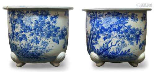 A pair of Chinese blue and white porcelain fish bowls or planters, 20th century, with stylised lotus
