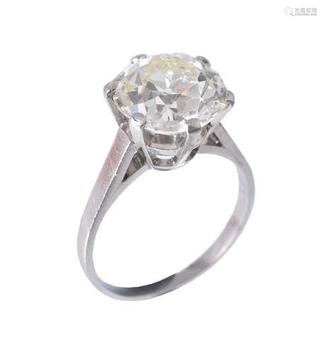 A diamond single stone ring