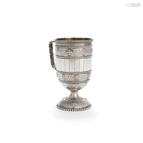 A Victorian silver cylindrical footed mug by Robert Hennell IV