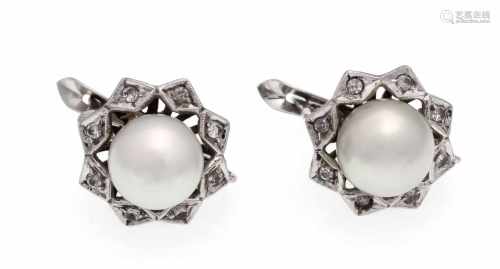 Pearl diamond ear clips WG 750/000 with 2 cultured pearls 8 mm and 16 diamonds, total 0.16