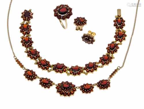 Garnet bundle GG 333/000 with oval and round faceted garnets 9 - 2 mm, necklace with