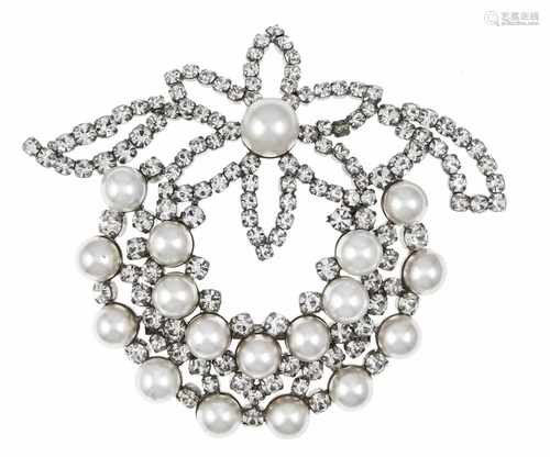 PCH fashion jewelry brooch around 1950, with cream-white shell pearls 8 mm and round fac.