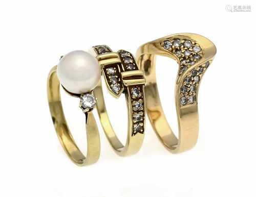 Mixed lot of 3 rings GG 585/000 with an Akoya pearl 8 mm and diamonds, total weight 0.54