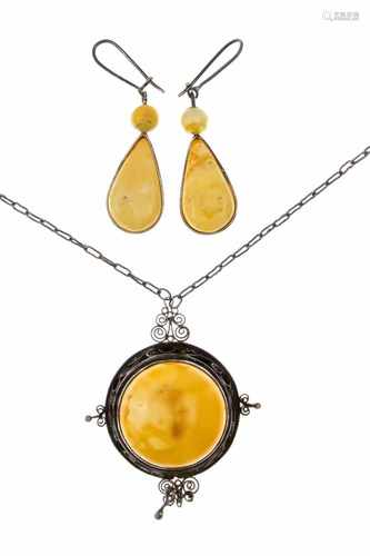 Filigree amber set silver with honey-colored amber cabochons 27 - 25 x 14 and 8 mm, chain