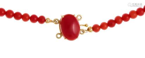 Coral necklace with box clasp GG 750/000 with SI figure eight, set with an oval coral