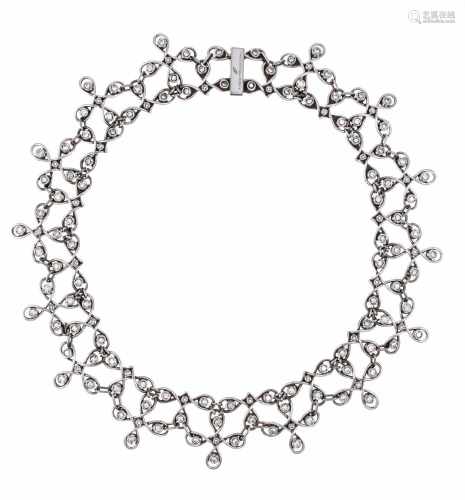 Brilliant necklace WG 750/000 with brilliants, total 5.16 ct slightly tinted white / SI,