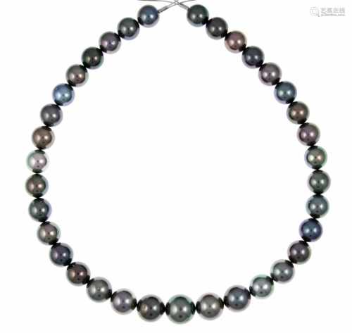 Tahitian strand with 35 excellent dark, slightly multicolored Tahitian pearls 14 - 11 mm