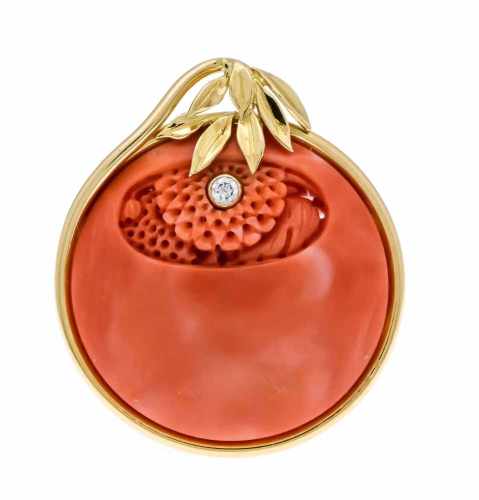 Coral diamond pendant GG 750/000 with a round, finely carved coral plate 25 mm and a