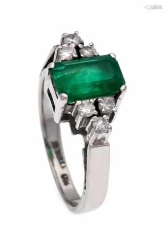 Emerald-Brilliant-Ring WG 750/000 with an emerald cut fac. 1.85 ct emerald in good color
