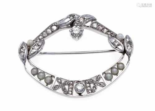 Brilliant brooch WG 585/000 with 2 brilliant-cut diamonds, 0.26 ct in total, 6 diamonds,