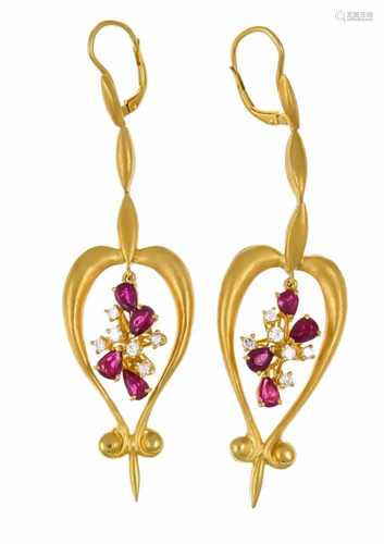 Ruby and brilliant earrings GG 750/000 with 8 fac. Ruby drops 4.8 x 3.5 mm in very good