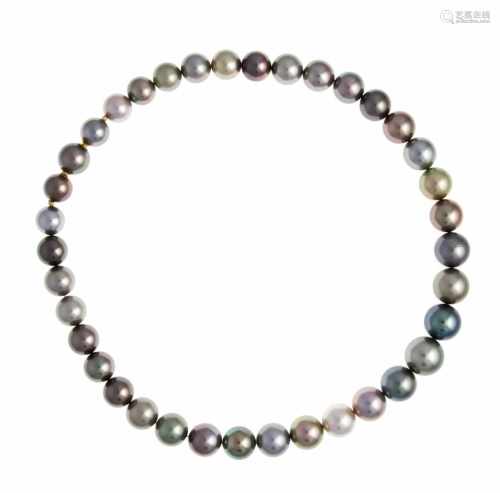 Tahitian pearl necklace with Nittel patent clasp in a Tahitian pearl, with 37 excellent,