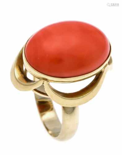 Coral ring GG 750/000 with an oval coral cabochon 20 x 14.8 mm in good color, ring size