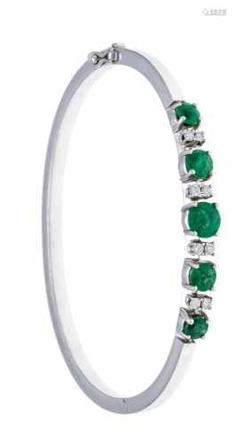 Emerald-brilliant bangle WG 750/000 with 5 round faceted emeralds, total 2.32 ct, 6 - 4 mm