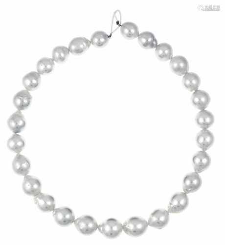 Strand from the South Seas with 27 very fine baroque South Sea pearls 16.3 - 13.0 mm with
