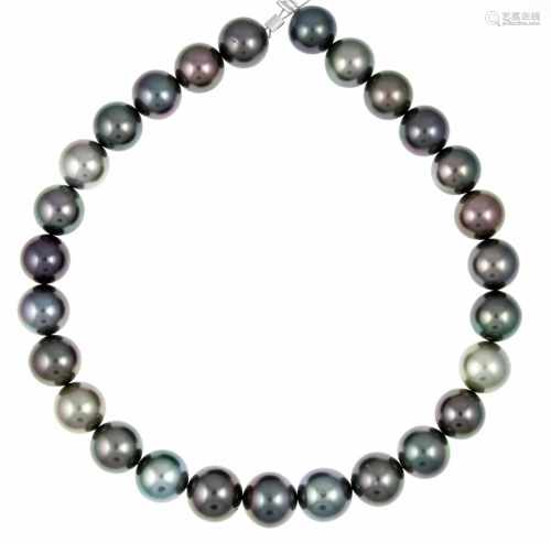 Tahitian strand with 27 excellent multicolored Tahitian pearls 17 - 15 mm with very few