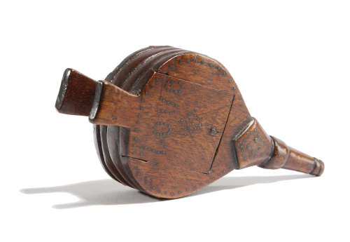 A TREEN SNUFF BOX IN THE FORM OF A PAIR OF BELLOWS 19TH CENTURY with brass tack decoration, the