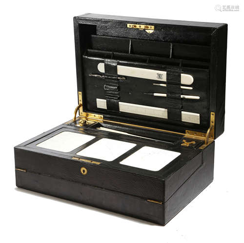 λ A VICTORIAN BLACK LEATHER WRITING SLOPE BY ASPREY the hinged lid with a sunken brass handle