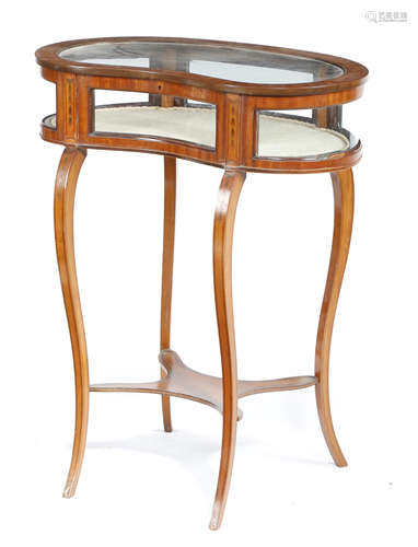 A LATE VICTORIAN IRISH SATINWOOD KIDNEY SHAPE BIJOUTERIE TABLE BY BUTLER OF DUBLIN LATE 19TH / EARLY