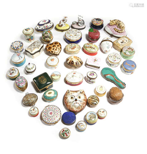 A COLLECTION OF PORCELAIN AND ENAMEL BOXES 20TH CENTURY the majority by Halcyon Days and Limoges,