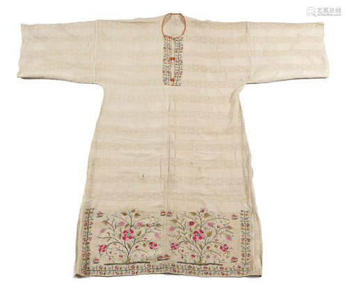 A MUSLIN ROBE OTTOMAN EMPIRE, c.1920 the hem embroidered with pink flower sprays 139cm long