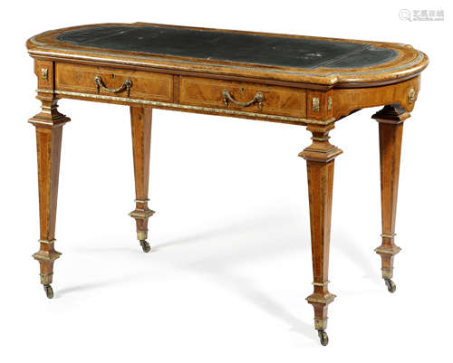 A VICTORIAN WALNUT WRITING DESK IN THE MANNER OF HOLLAND & SONS c.1870-80 inlaid with stringing