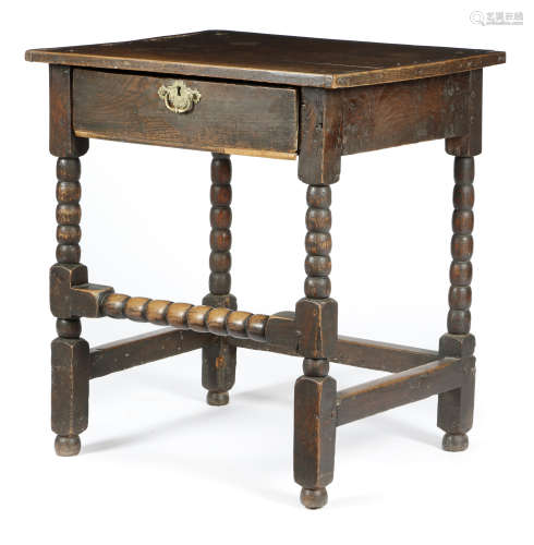 A WILLIAM AND MARY OAK SIDE TABLE LATE 17TH / EARLY 18TH CENTURY the boarded top with cleated ends