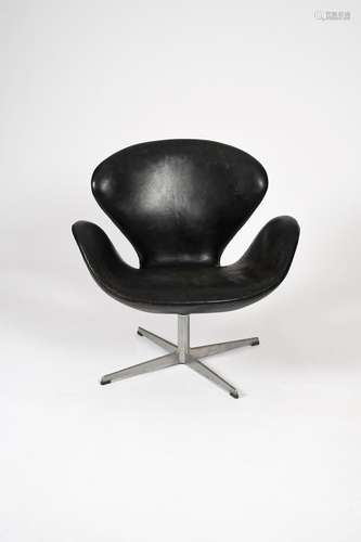 A Fritz Hansen Swan chair designed by Arne Jacobsen, originally designed for the SAS Royal Hotel,