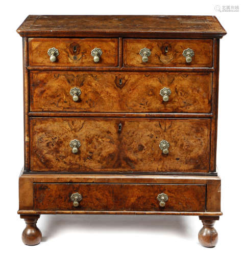 A QUEEN ANNE WALNUT CHEST ON STAND EARLY 18TH CENTURY the quarter veneered top with cross and