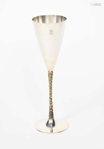 A Stuart Devlin silver gilt champagne flute, model no.500, flaring conical body with textured gilt