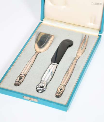 A Georg Jensen Acorn pattern presentation set designed by Johan Rohde, comprising sugar shovel,