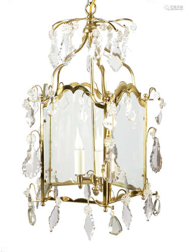 A GILT BRASS AND GLASS PENTAGONAL HALL LANTERN hung with cut-glass drops and fitted with three