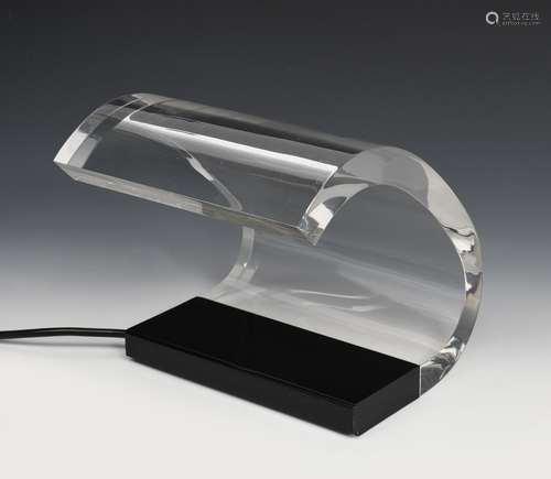 An Oluce Acrylica 271 desk lamp designed by Joe Colombo, model no.271, curved clear acrylic light on