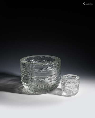 An Iittala clear glass Arkipelago vase designed by Timo Sarpaneva, thick clear cylindrical glass