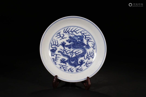BLUE AND WHITE DRAGON PATTERN CHARGER
