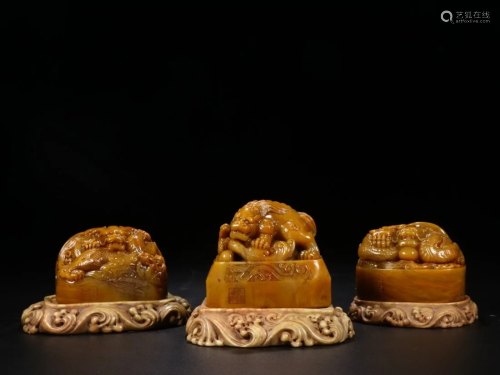 SET OF THREE TIANHUANG IMPERIAL STYLE …