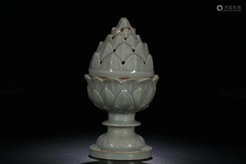 CHINESE LONGQUAN WARE LOTUS SHAPED HILL CE…