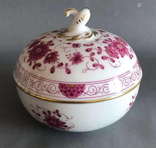 Royal AK Kaiser Petersbug pink pattern bowl