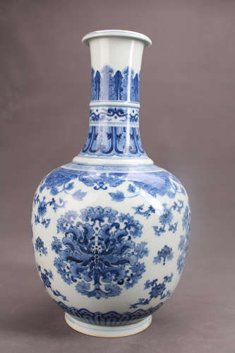 A Chinese Blue and White Flower Patterned Porcelain Vase