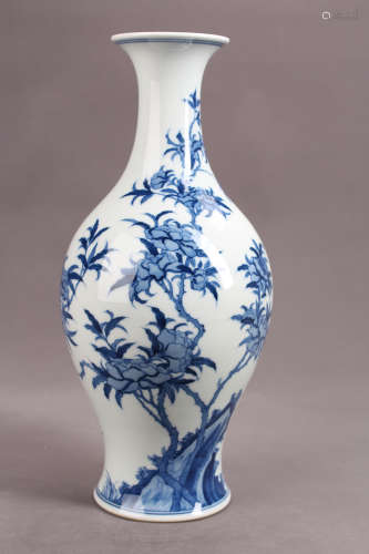 A Chinese Blue and White  Porcelain Olive-shaped Vase