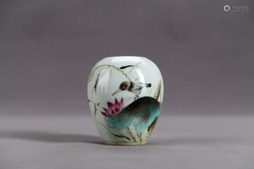 A Chinese Famille Rose Porcelain Apple-shaped Zun