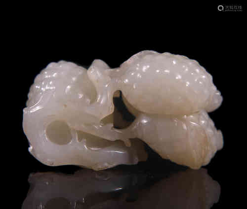 A Chinese Grape-shaped Hetian Jade Hand-piece