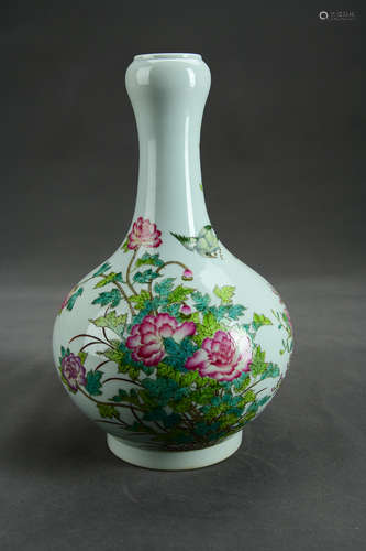 A Chinese Enamel Porcelain Garlic-mouthed Vase