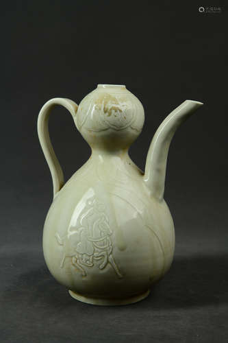 A Chinese Porcelain Gourd-shaped Pot