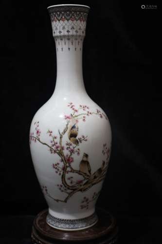 A Chinese Famille Rose Porcelain Flask